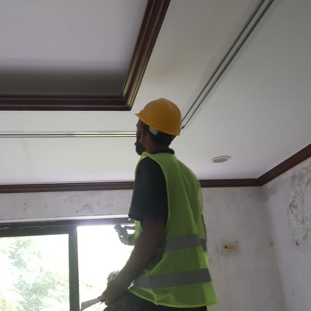 Painter carrying out polishing works
